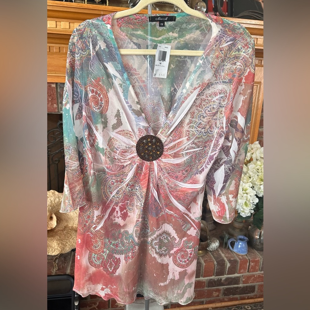 Bloomingdale's Alisa M, NWT Top, size 1X, Sheer V-Neck, Beaded Medallion Tunic